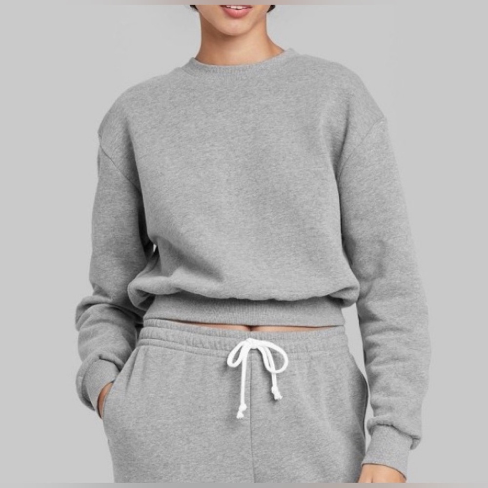 Grey cropped crew
